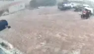 Bismil ilçesini vuran şiddetli fırtına ve sel anı kamerada