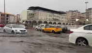 Diyarbakır'da şiddetli sağanak hayatı felç etti