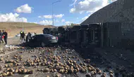 Ağrı'da tır ve otomobil çarpıştı: 4 kişi hayatını kaybetti