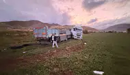 Van Gevaş yolunda tır kazası sonucu iki kişi yaralandı