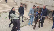 Elazığ'da zabıtayı görünce bel ağrısından eser kalmadı: Kaçmaya başladı