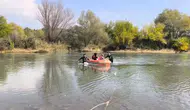 Dicle Nehri kenarında piknik yapan iki kişi mahsur kaldı