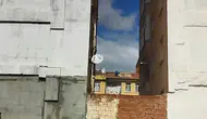Elazığ'da yürekleri ağza getiren halı serme anları kamerada