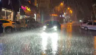 Siverek'te gece bastıran sağanak hayatı olumsuz etkiledi