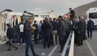 Van Hakkari yolunda tır devrildi bir kişi yaralandı