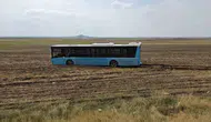 Diyarbakır yolunda yolcu otobüsü tarlaya girdi