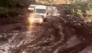 Pervari'de sağanak yağış yolları çamur deryasına çevirdi