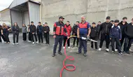 Yüksekova İtfaiyesi öğrencilere afet bilinci aşılayarak haftayı noktaladı