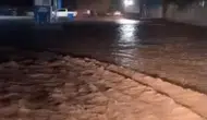 Şanlıurfa'da aniden bastıran sağanak hayatı felç etti
