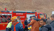 Elazığ yolunda hayvan taşıyan tır devrildi
