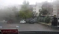 Tunceli'de sağanak yağış ve fırtına trafiği felç etti