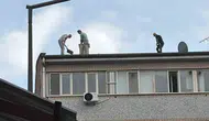 Elazığ'da çatıda yürekleri ağza getiren önlemsiz çalışma