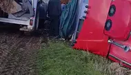 Elazığ Karakoçan yolunda pancar yüklü tır şarampole devrildi