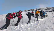 Yabancı dağcılar Ağrı Dağı'nın karlı zirvesine başarıyla ulaştı