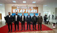 MHP Diyarbakır İl Başkanı Özcoşkun Kitap Fuarında İncelemelerde Bulundu
