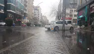 Diyarbakır'da gökyüzü karardı: Toz bulutu ve sağanak aynı anda geliyor
