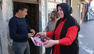 Bağlar Muradiye’de bayram sevinci kapı kapı dağıtıldı