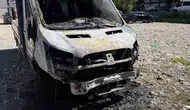 Siirt Yeni Mahalle’de park halindeki kamyonet alevlere teslim oldu