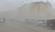 Yüksekova’da fırtına hayatı felç etti