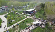 Muradiye Şelalesi bayram tatilinde ziyaretçi akınına uğradı