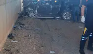 Çınar yolunda otomobil duvara çarptı 5 kişi hastanelik oldu