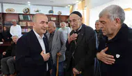 Vali Hatipoğlu bayram sabahında huzurevi sakinlerini ziyaret etti
