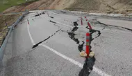 Ahlat ile Malazgirt arasındaki kritik yolda çökme tehlikesi