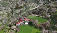 Batman’da eriyen karlar devasa doğal tüneller oluşturdu