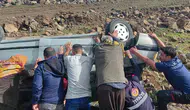 Siverek yolunda otomobil kontrolden çıkarak şarampole yuvarlandı