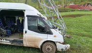 Şemdinli yolunda minibüs kazası 11 yaralı var