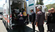 Elazığ yolunda kaza Vekil Erol yaralı bebeğe ilk yardıma koştu