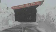 Van'da mevsim normallerine inat yüksek kesimlere kar yağdı