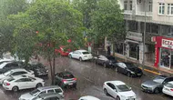 Diyarbakır sokaklarını ani sağanak esir aldı
