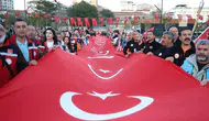 Elazığ sokakları 100 metrelik bayrakla kırmızı beyaza boyandı