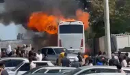 Şanlıurfa’da ziyaretçi otobüsü park halindeyken yandı