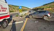 Bingöl yolunda otomobil köprüye çarptı 5 kişi yaralandı