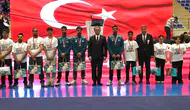 Vanlı gençler 19 Mayıs coşkusunu spor salonunda yaşadı