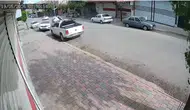 Siverek’te kontrolden çıkan otomobil park halindeki araca çarptı