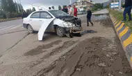 Muş Hasköy yolunda kamyon ile otomobil çarpıştı
