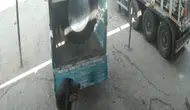 Siirt’te kamyon lastiği tamir sırasında bomba gibi patladı