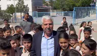 Çermik Belediye Başkanı öğrencilere kitap dağıtarak okul heyecanlarına ortak oldu