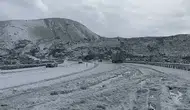 Haziran ayında Tendürek Geçidi beyaza büründü