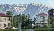 Yüksekova dağlarında mevsim geçişi zebra desenli manzaralar oluşturdu