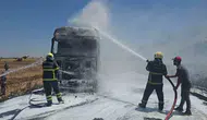 Eyyübiye ilçesinde park halindeki saman yüklü tır alevlere teslim oldu