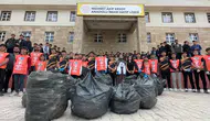 Yüksekova'da gençler el ele verdi şehri temizledi