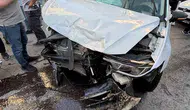 Muş merkezde üç araç birbirine girdi