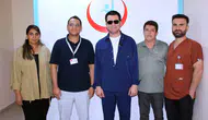 Sanatçı Murat Kurşun minik hastaları hastanede ziyaret etti