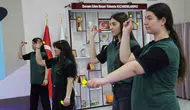 Elazığlı genç kızlar hedefi dart tahtasına çevirdi