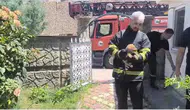 Batmanlı işçilerden duvar arasına sıkışan köpeğe şefkat eli