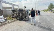 Ceylanpınar yolunda kamyonet devrildi